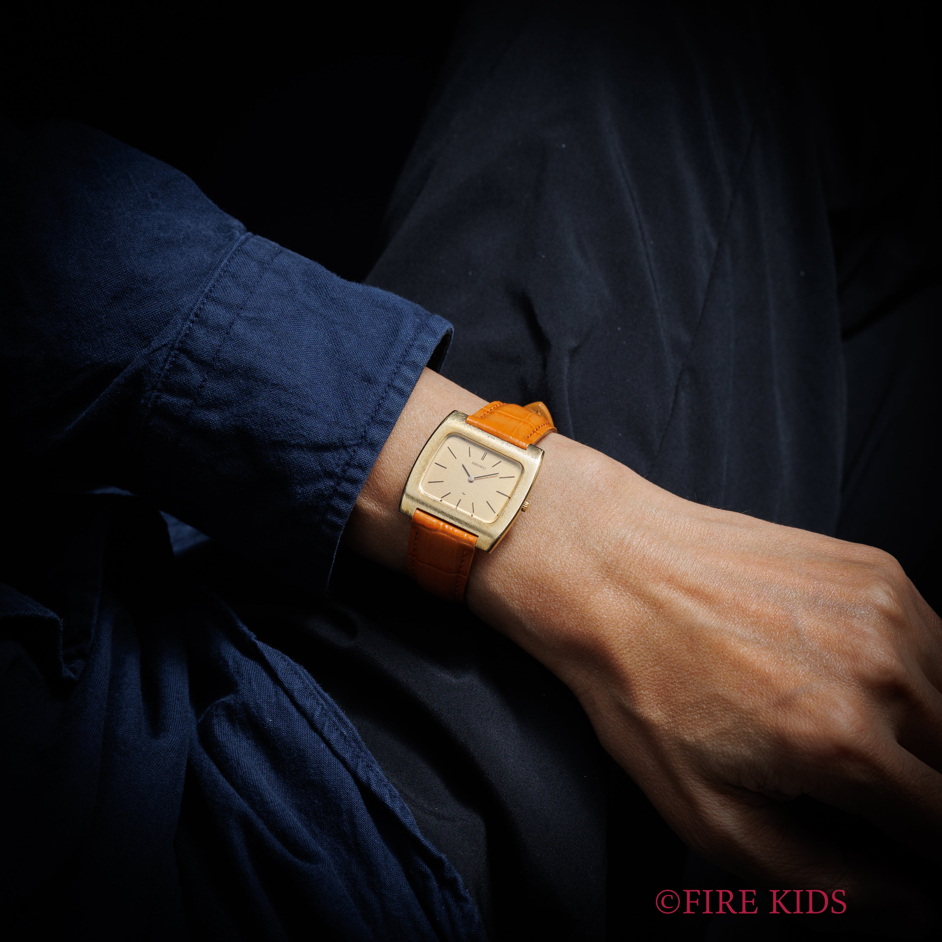 セイコー 18金無垢シャリオ1973年製 薄型手巻 スクエアケース Ref.6810