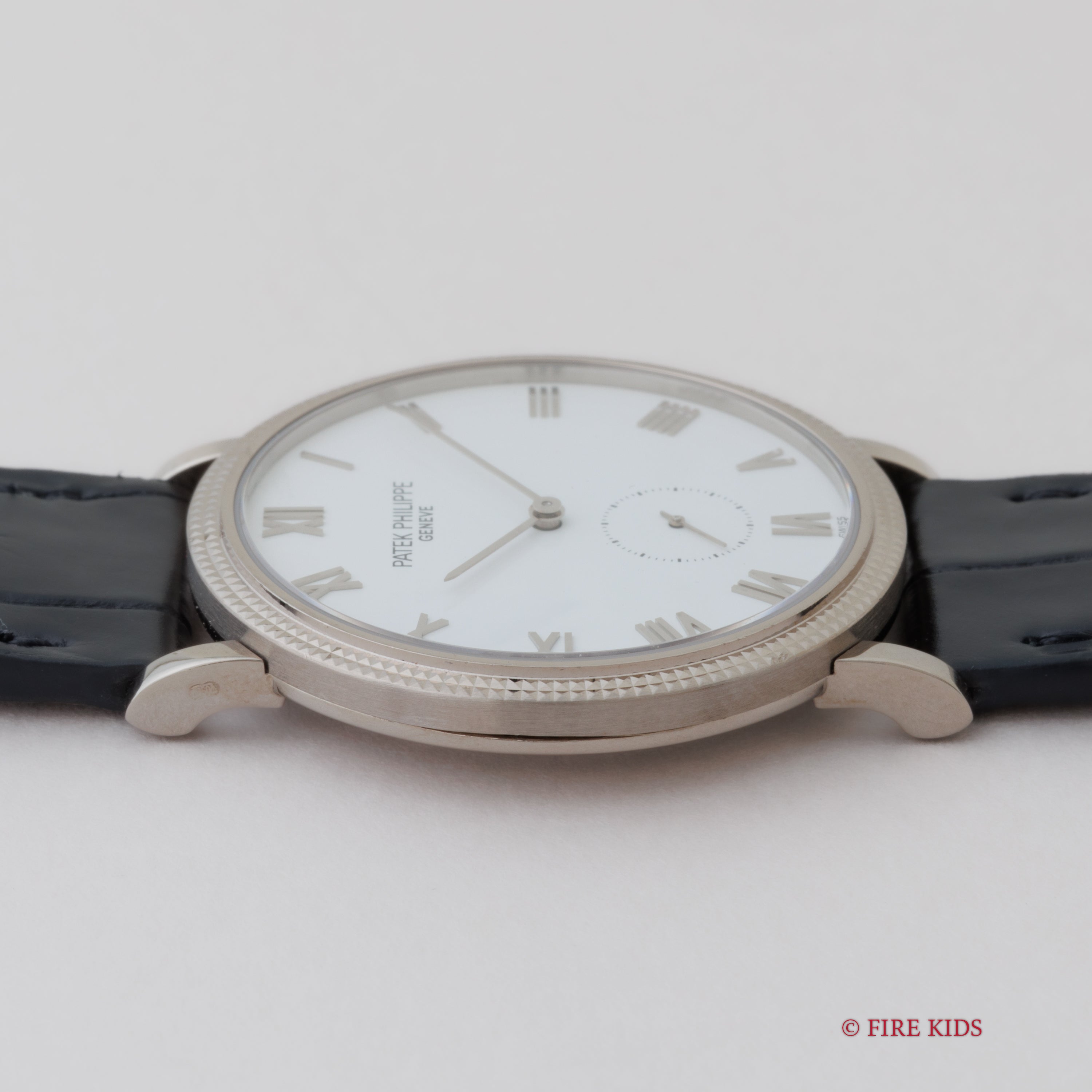 パテックフィリップ カラトラバ ホワイトローマンダイヤル 日本