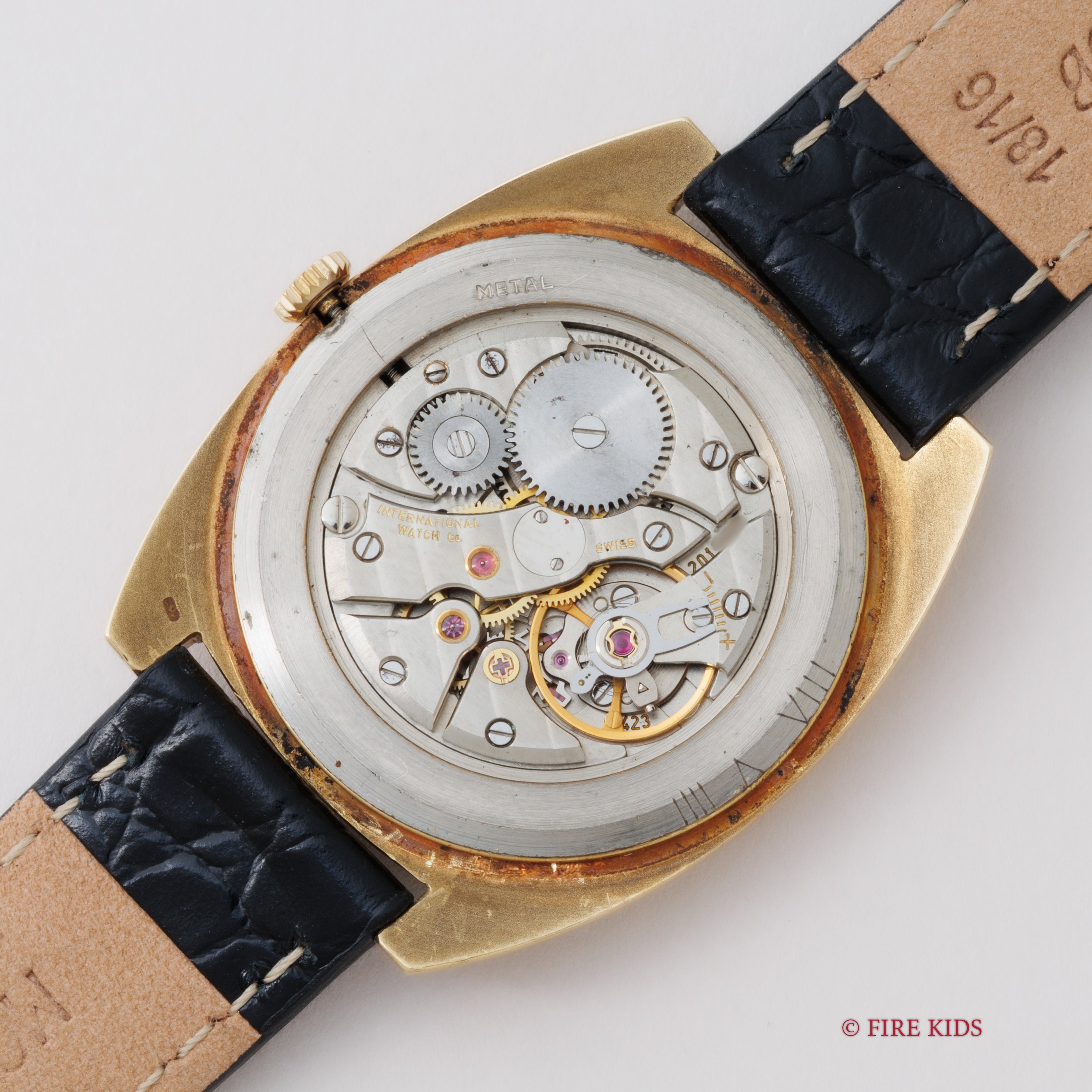 IWC トノー型 1974年製 18金無垢イエローゴールド Ref.2570 Cal.423 手巻き シグマダイヤル