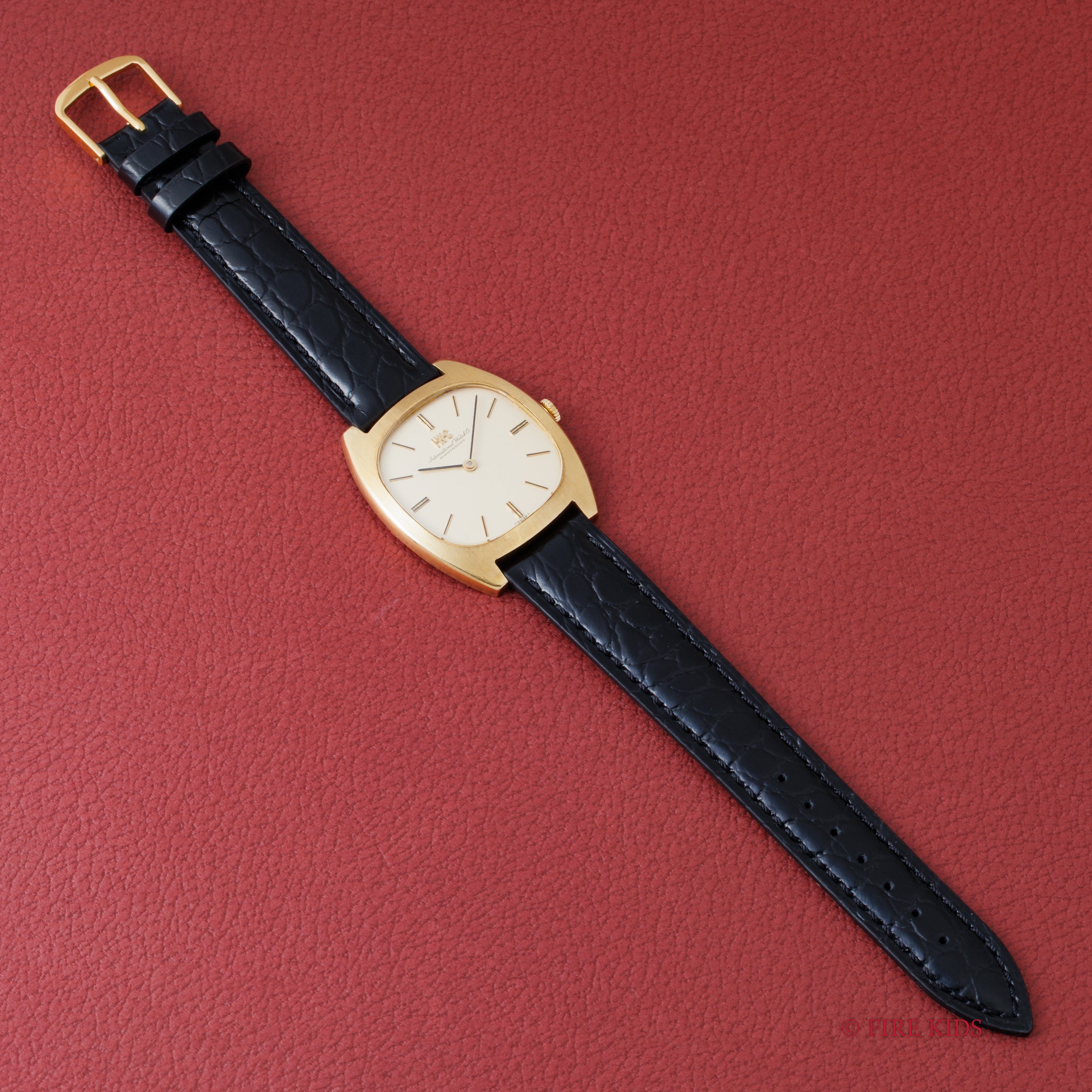 IWC トノー型 1974年製 18金無垢イエローゴールド Ref.2570 Cal.423 手巻き シグマダイヤル