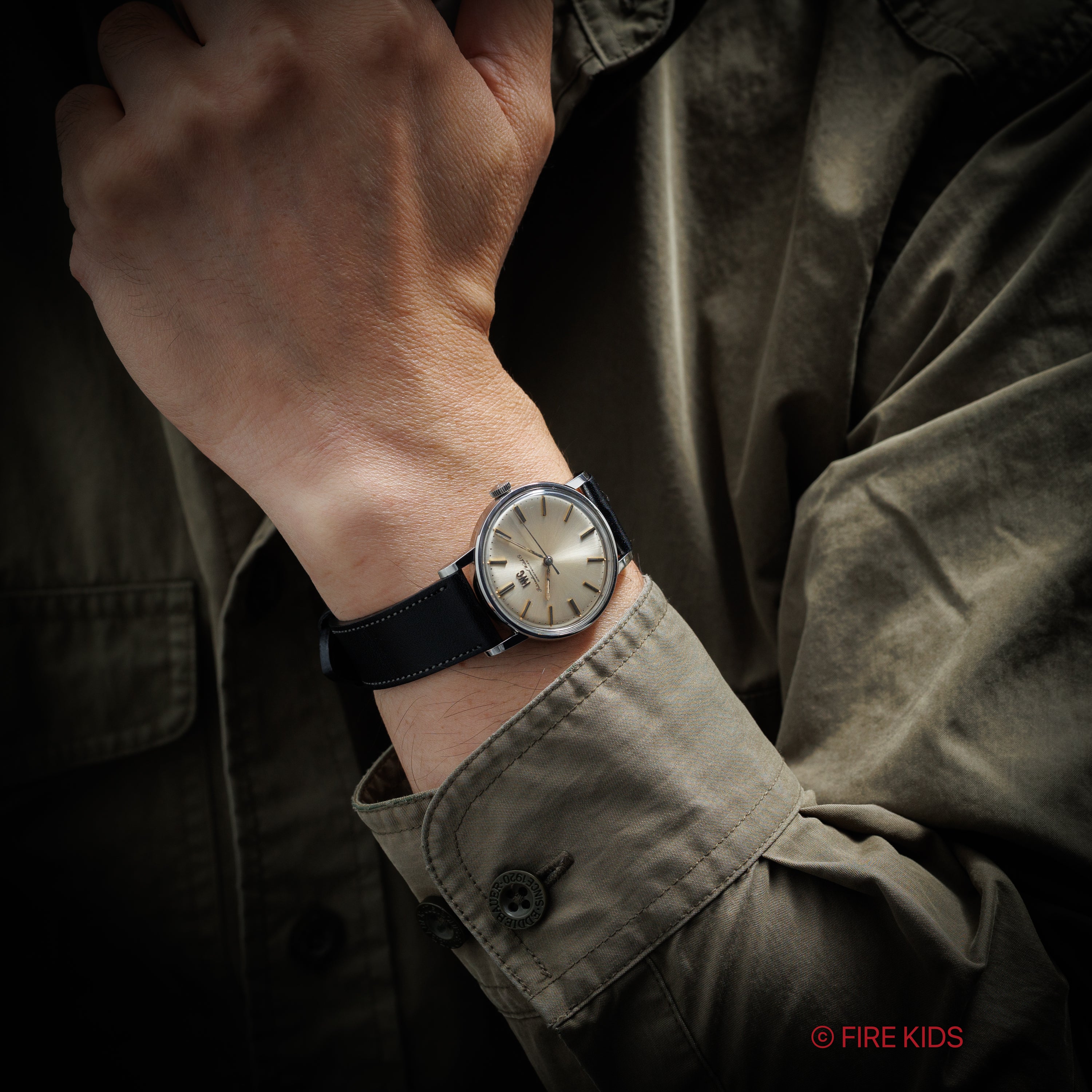 シルバー アナログ 手巻き時計 レザー seiko アナログクォーツ時計 シルバー文字盤 ブラックレザー