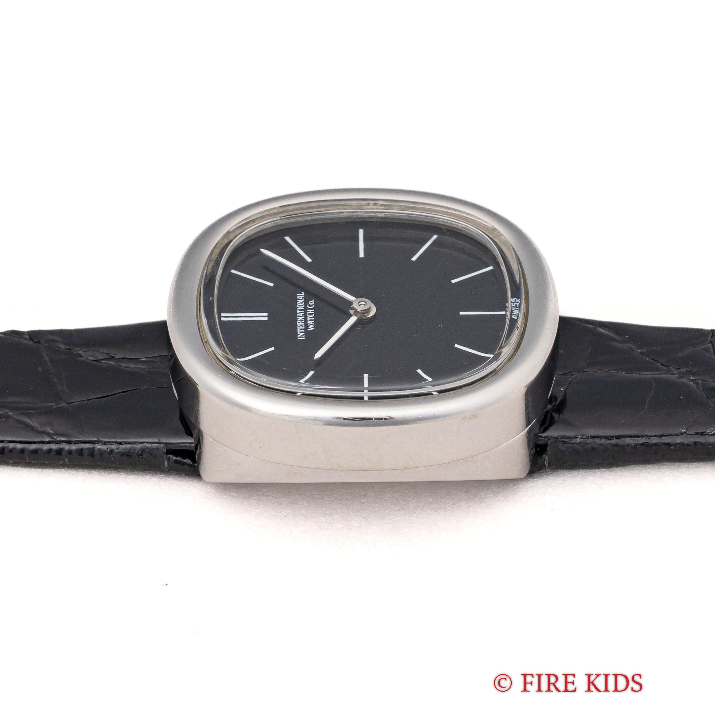 IWC	レディースウオッチ ブラックダイヤル 1977年製 手巻 Cal.412 ユニークケース