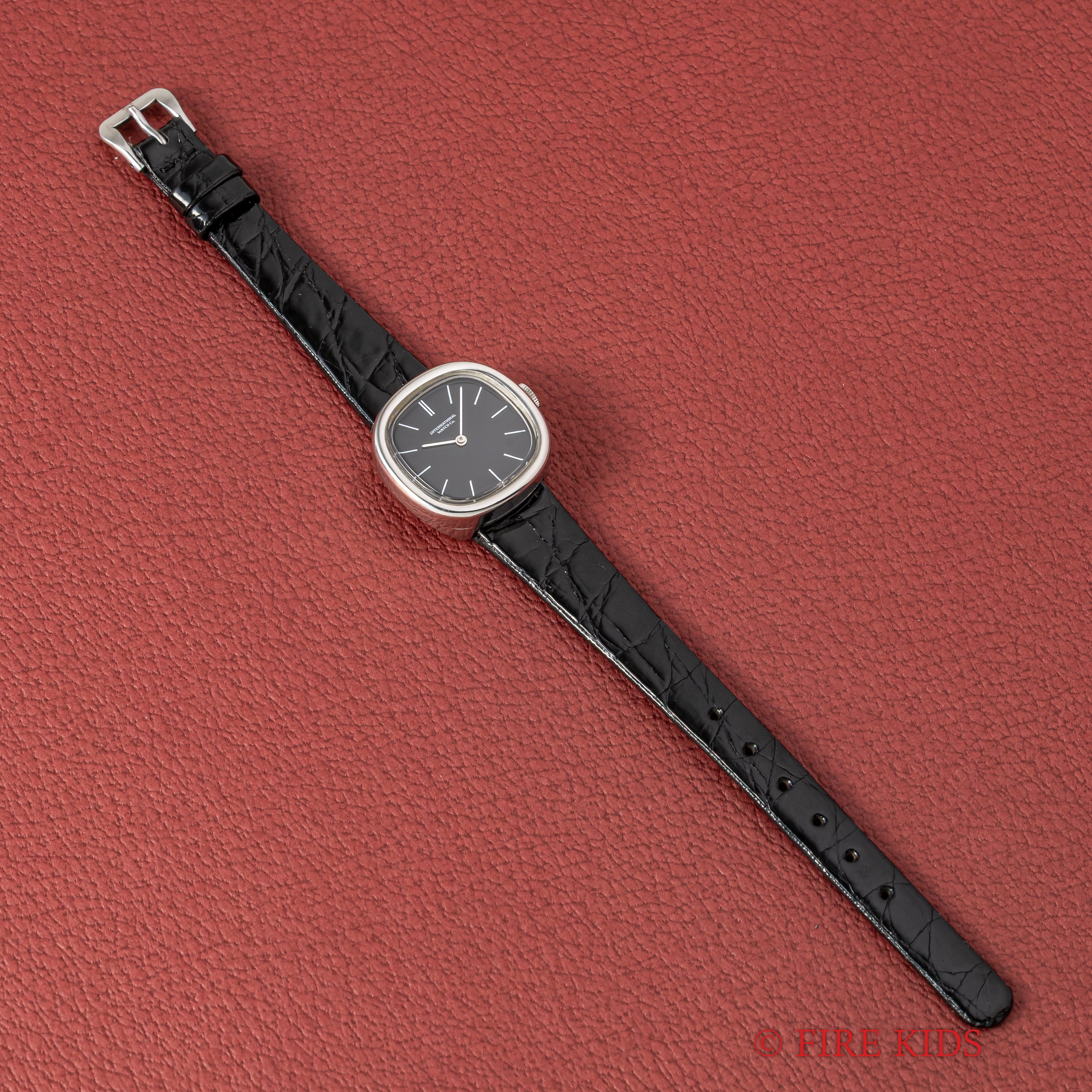 【OH/ポリッシュ済】IWC レディース 手巻き Cal.412　ヴィンテージ IWC レディース 手巻き Cal.412 Ref. 4113 黒文字盤 ガラス新品