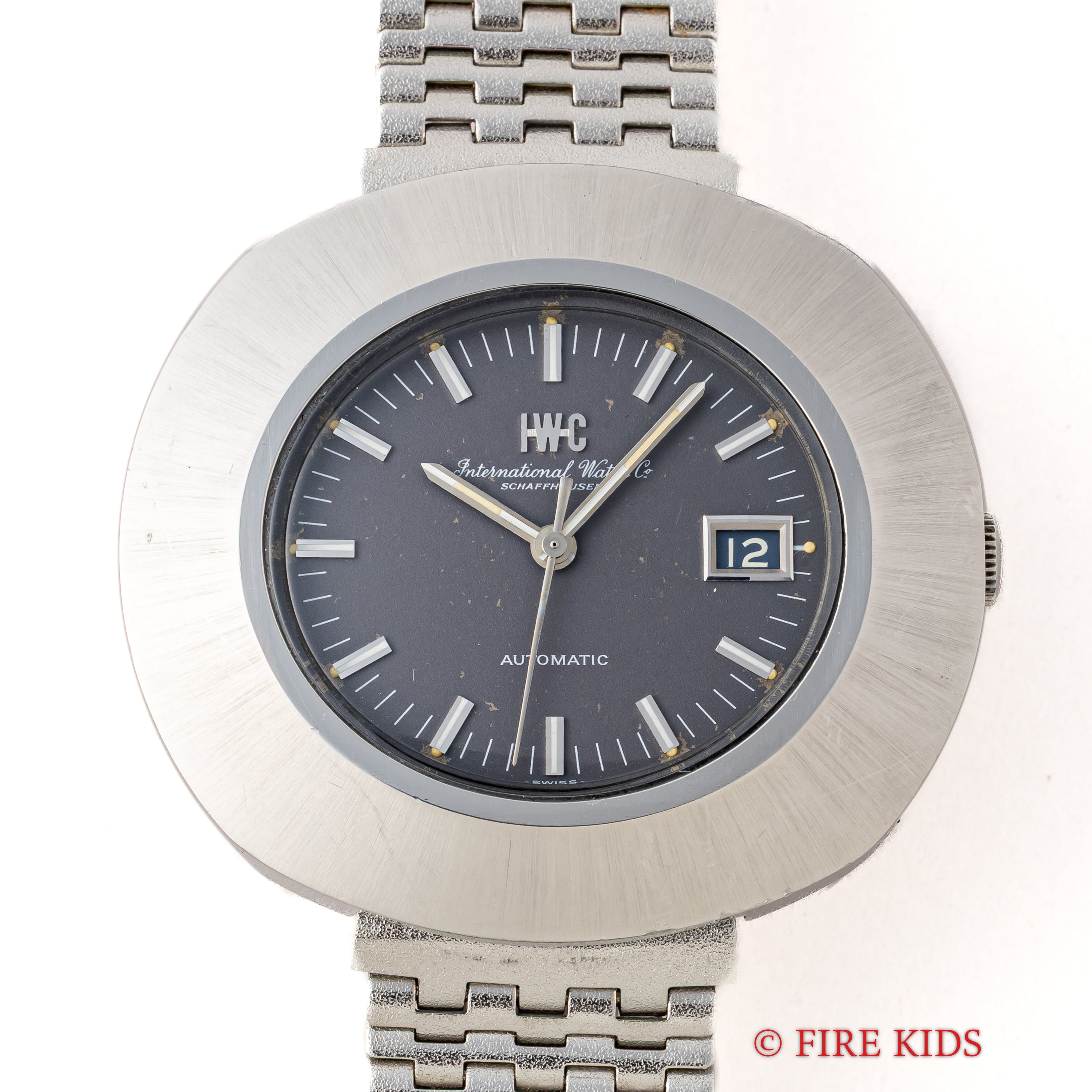 IWC オーバルケース グレーダイヤル 1973年製 Cal.8541B 自動巻き