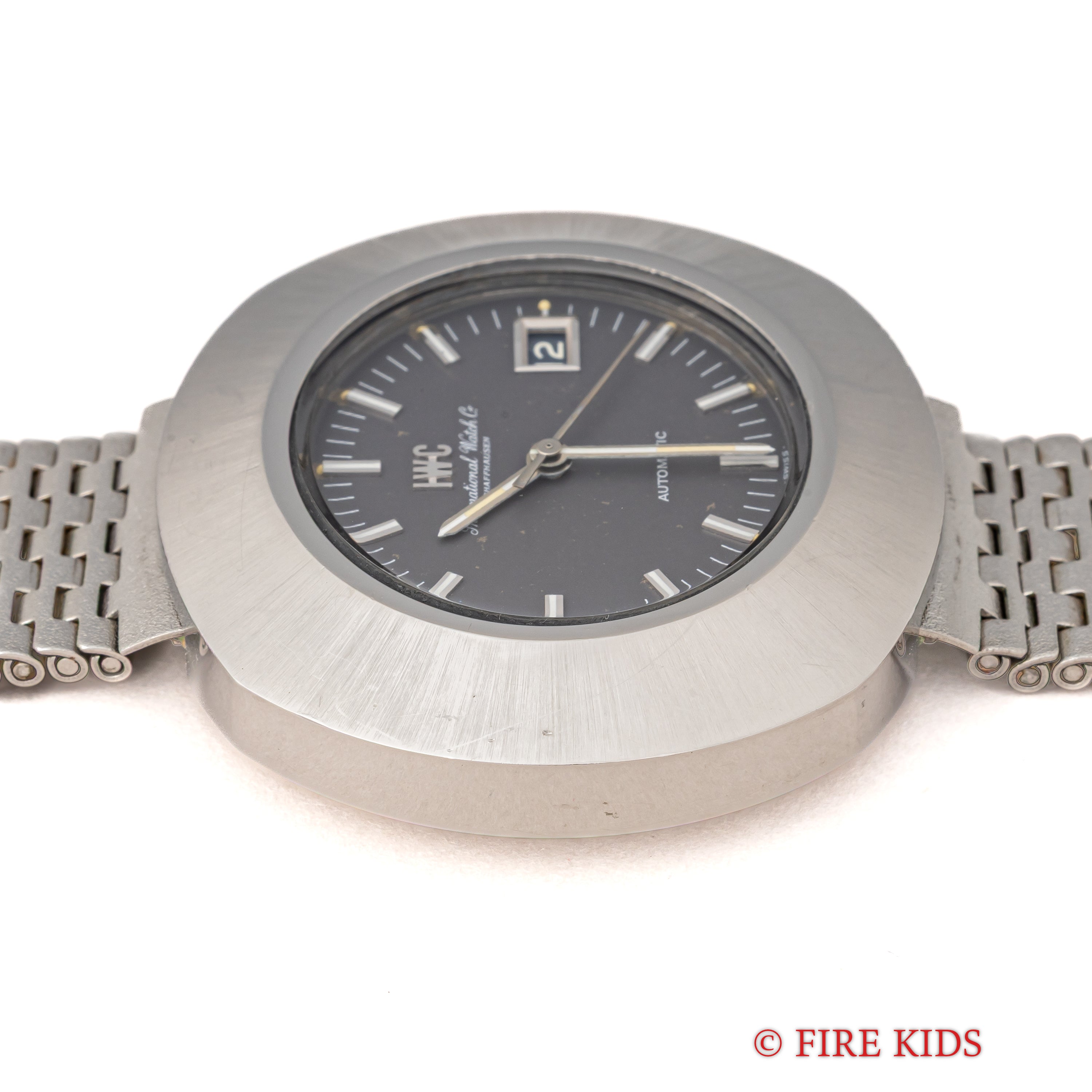 IWC オーバルケース グレーダイヤル 1973年製 Cal.8541B 自動巻き