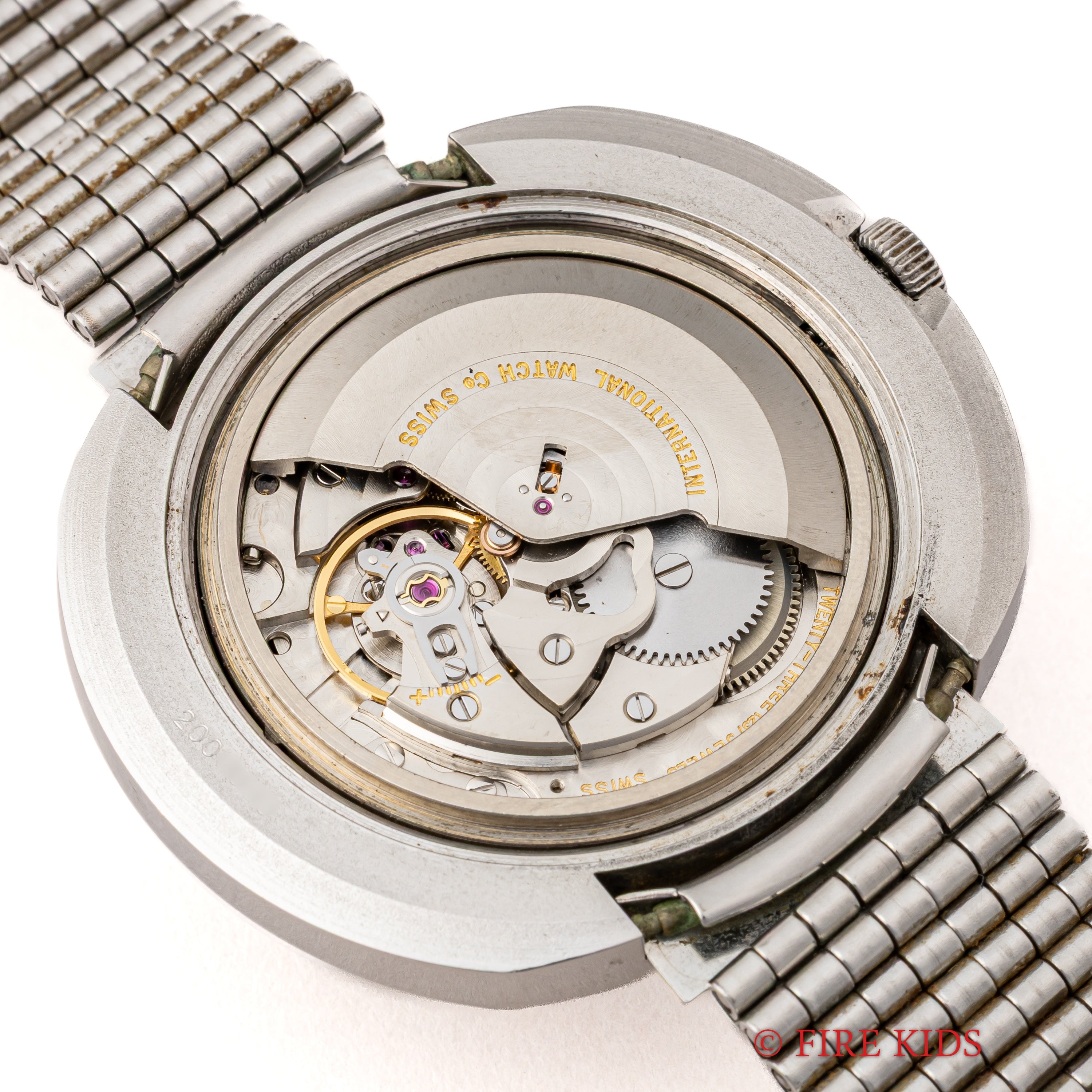 IWC オーバルケース グレーダイヤル 1973年製 Cal.8541B 自動巻き