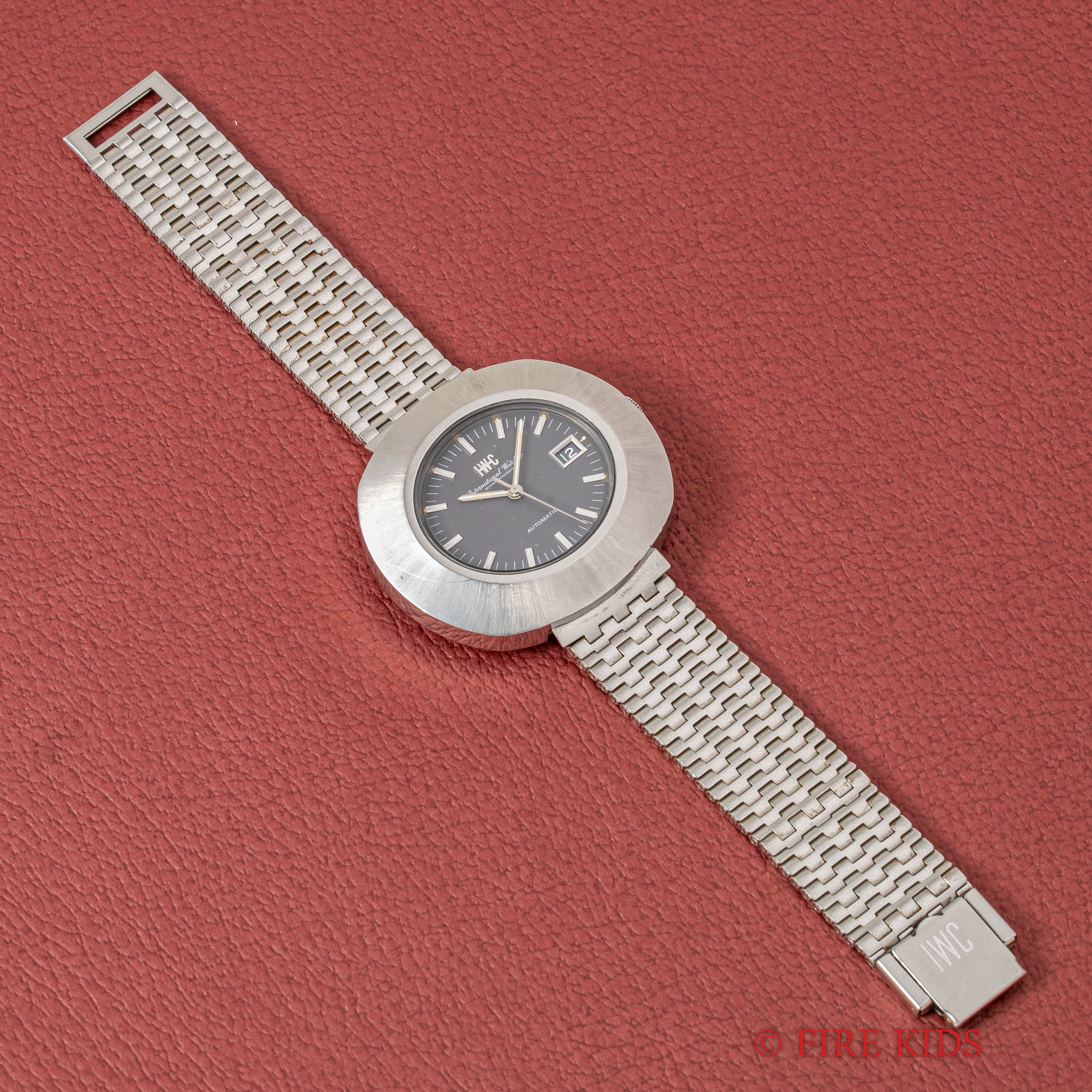 IWC オーバルケース グレーダイヤル 1973年製 Cal.8541B 自動巻き