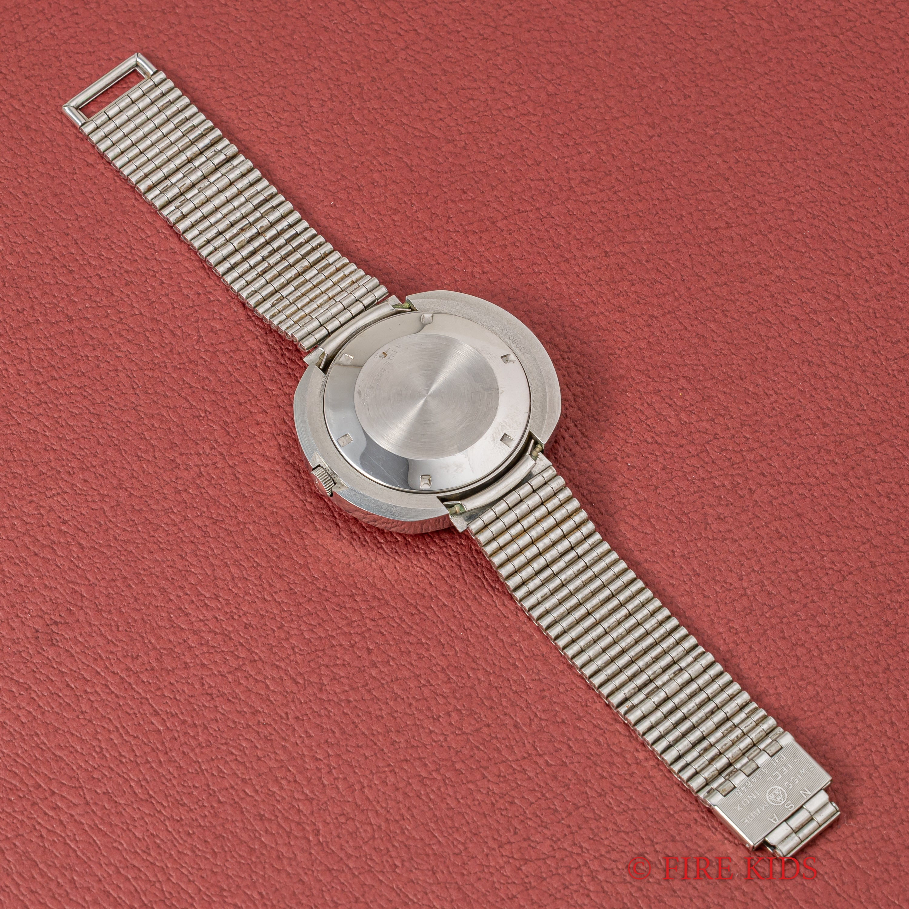IWC オーバルケース グレーダイヤル 1973年製 Cal.8541B 自動巻き