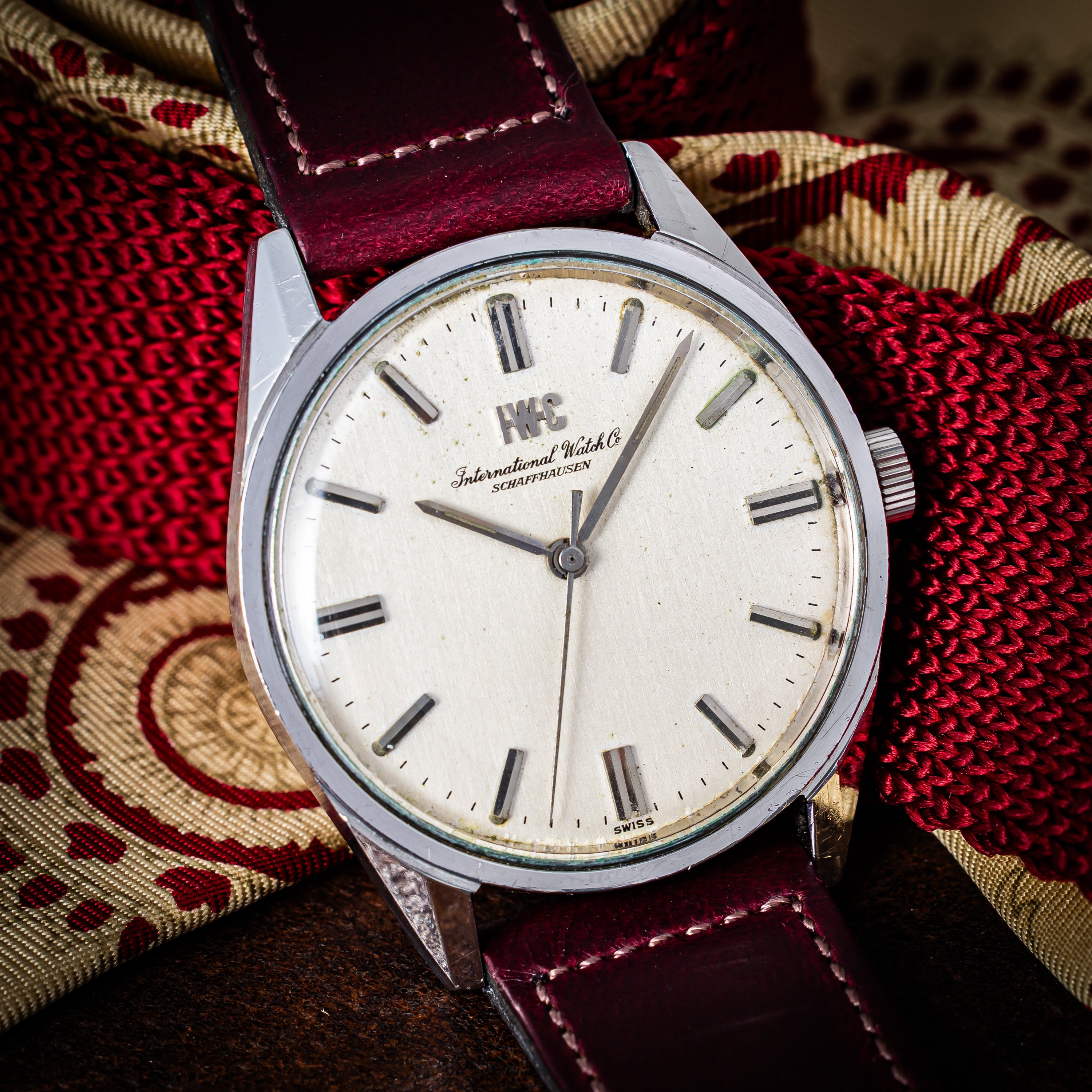 IWC ラウンド 1970年製/昭和45年製 手巻 Cal.89 スクリューバックケース お魚リューズ