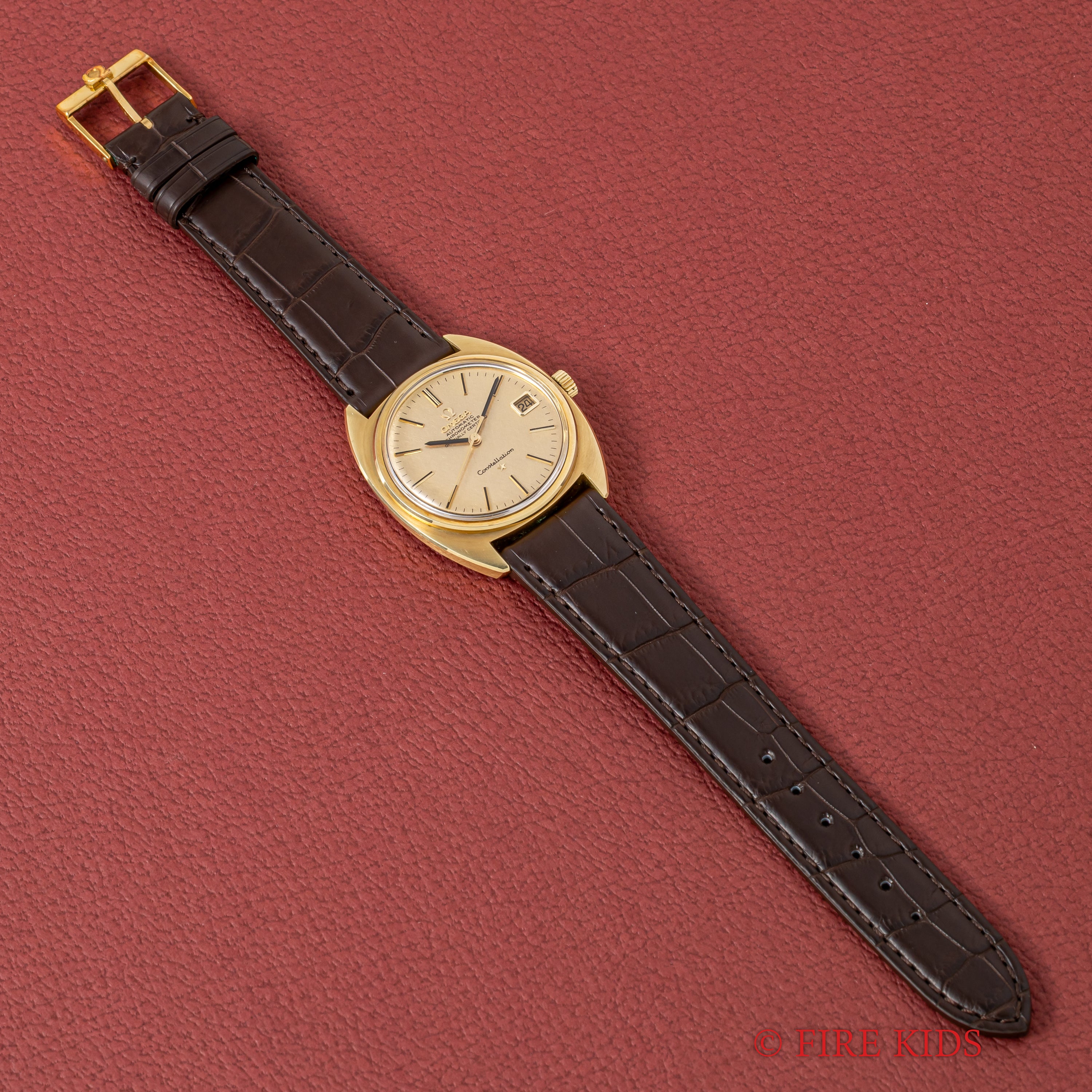 オメガ コンステレーション 1967年製 トップゴールドケース リネンダイヤル ジェンタデザイン 自動巻クロノメーター 純正尾錠