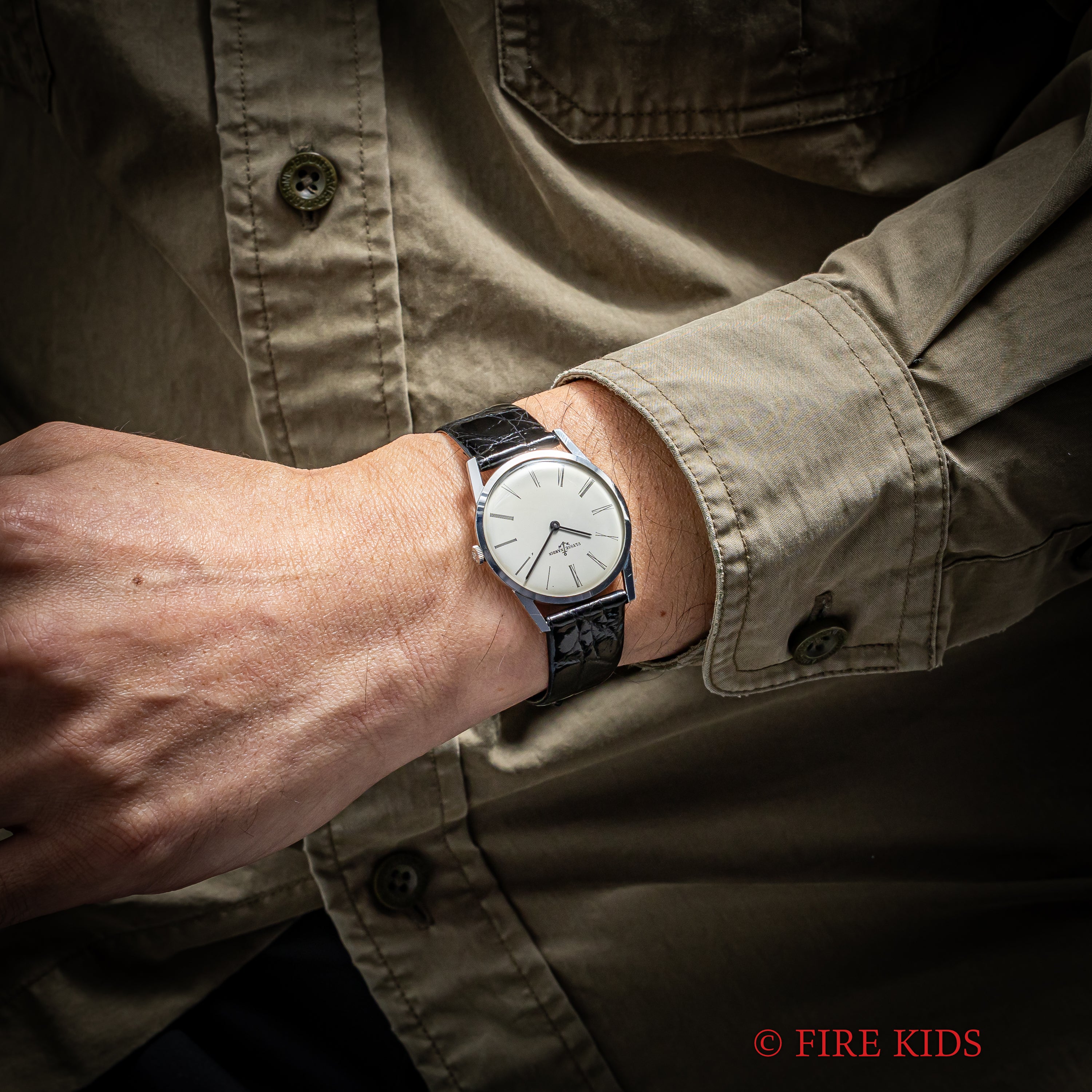 ユリスナルダン エクストラフラット 1970年代製 手巻 ローマンダイヤル