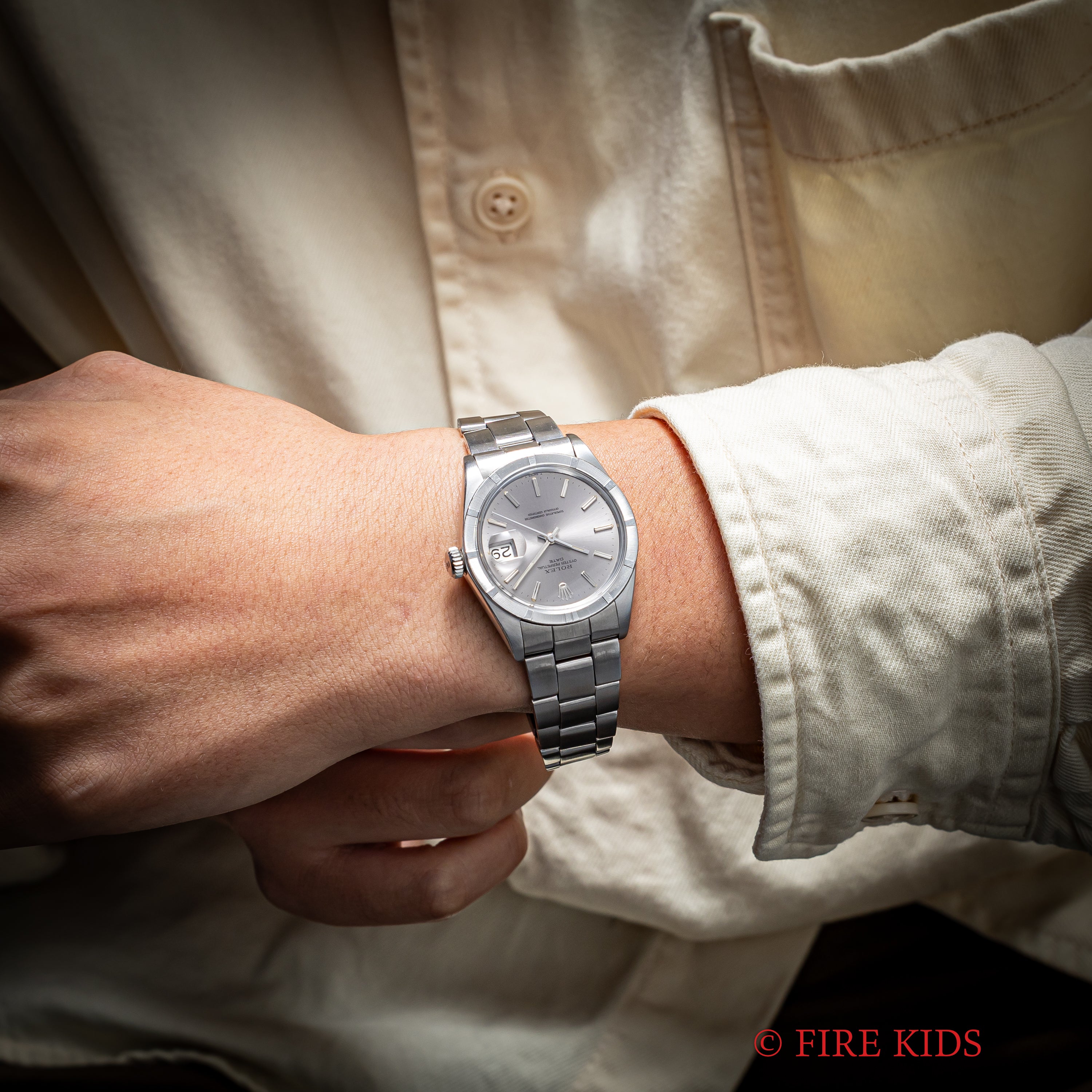 ロレックス オイスターパーペチュアルデイト 1971年製 パープルグレーダイヤル エンジンターンドベゼル Ref.1501 純正ブレス付き