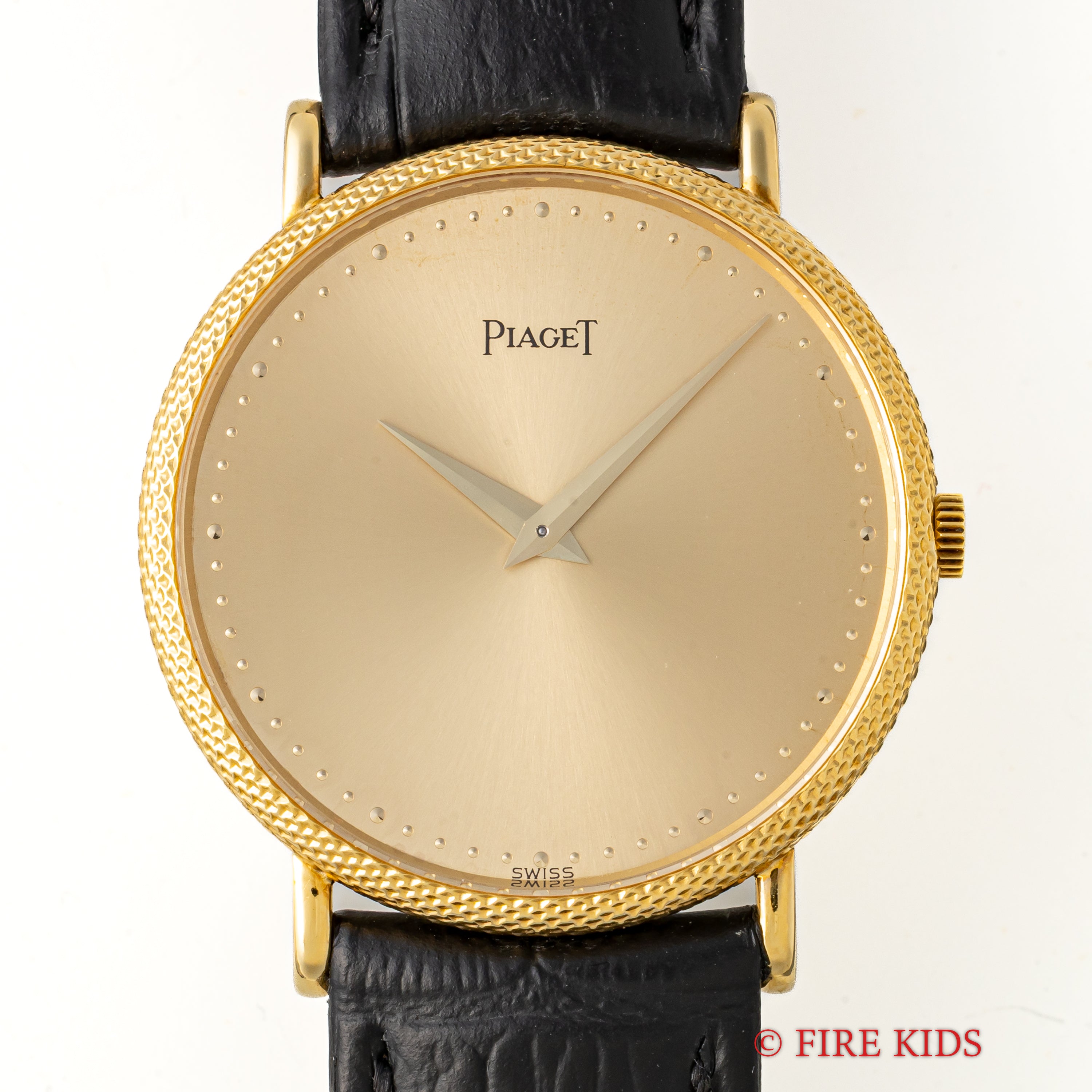 ピアジェ 18金無垢ウルトラシン 1980年代製 エングレイブドケース 手巻 Cal.9P2 純正金無垢尾錠