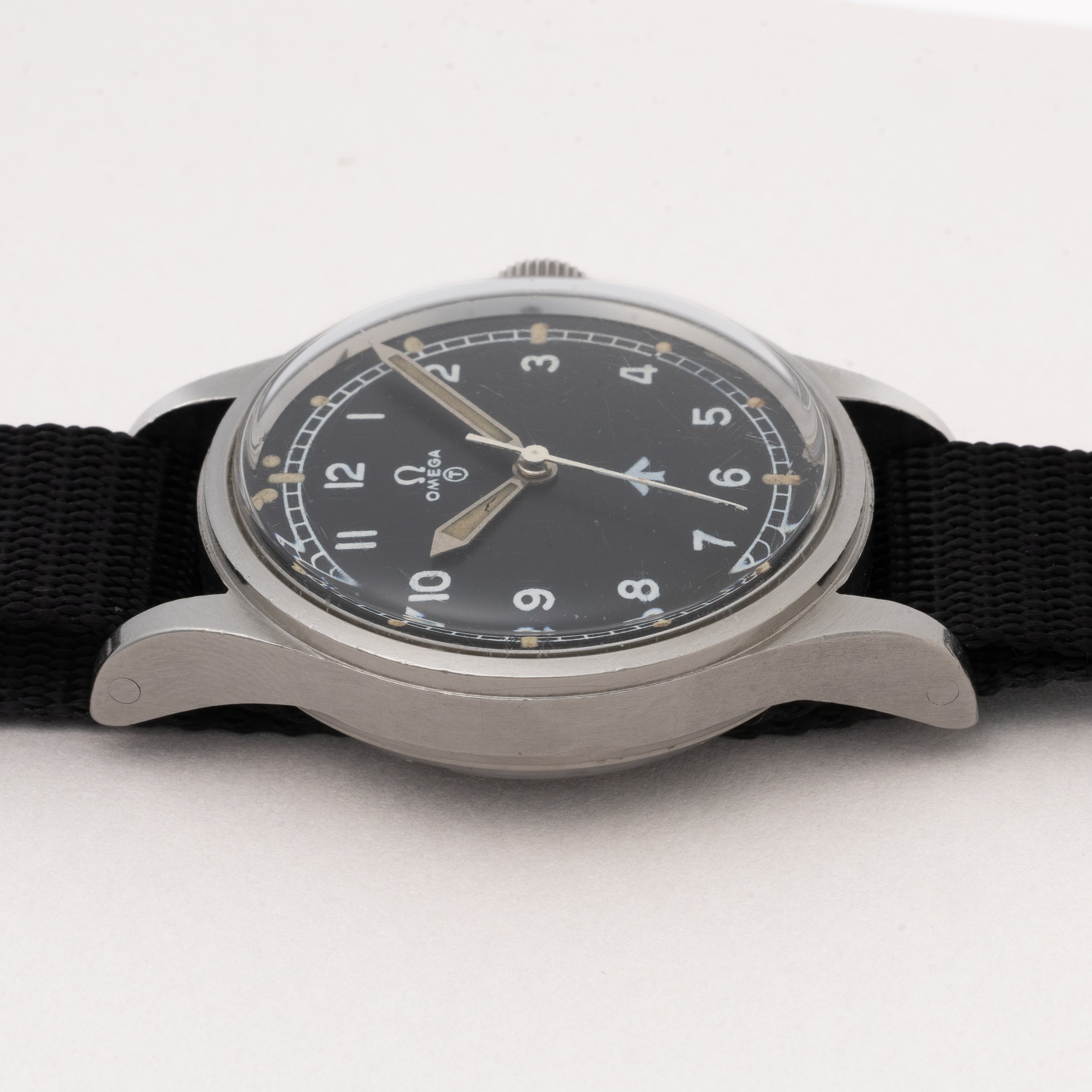 オメガ イギリス空軍 パイロットウオッチ 30ミリキャリバー Ref.2777 Cal.283 1953年製 ファットアロー