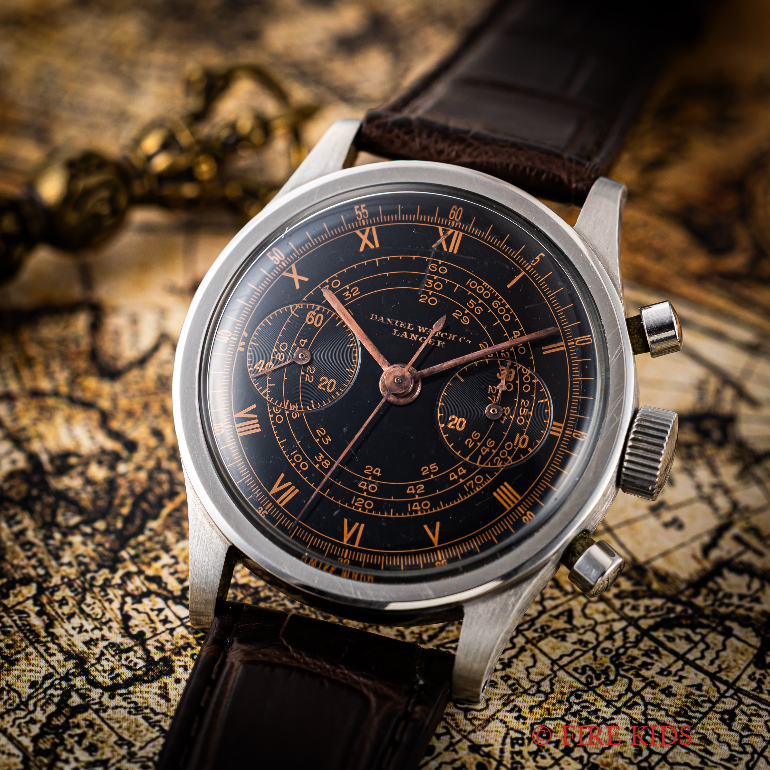 Daniel Watch Co. LANCER クロノグラフ ブラックミラー文字盤 1940年代製 スネイルタキメーター ランデロンムーブ