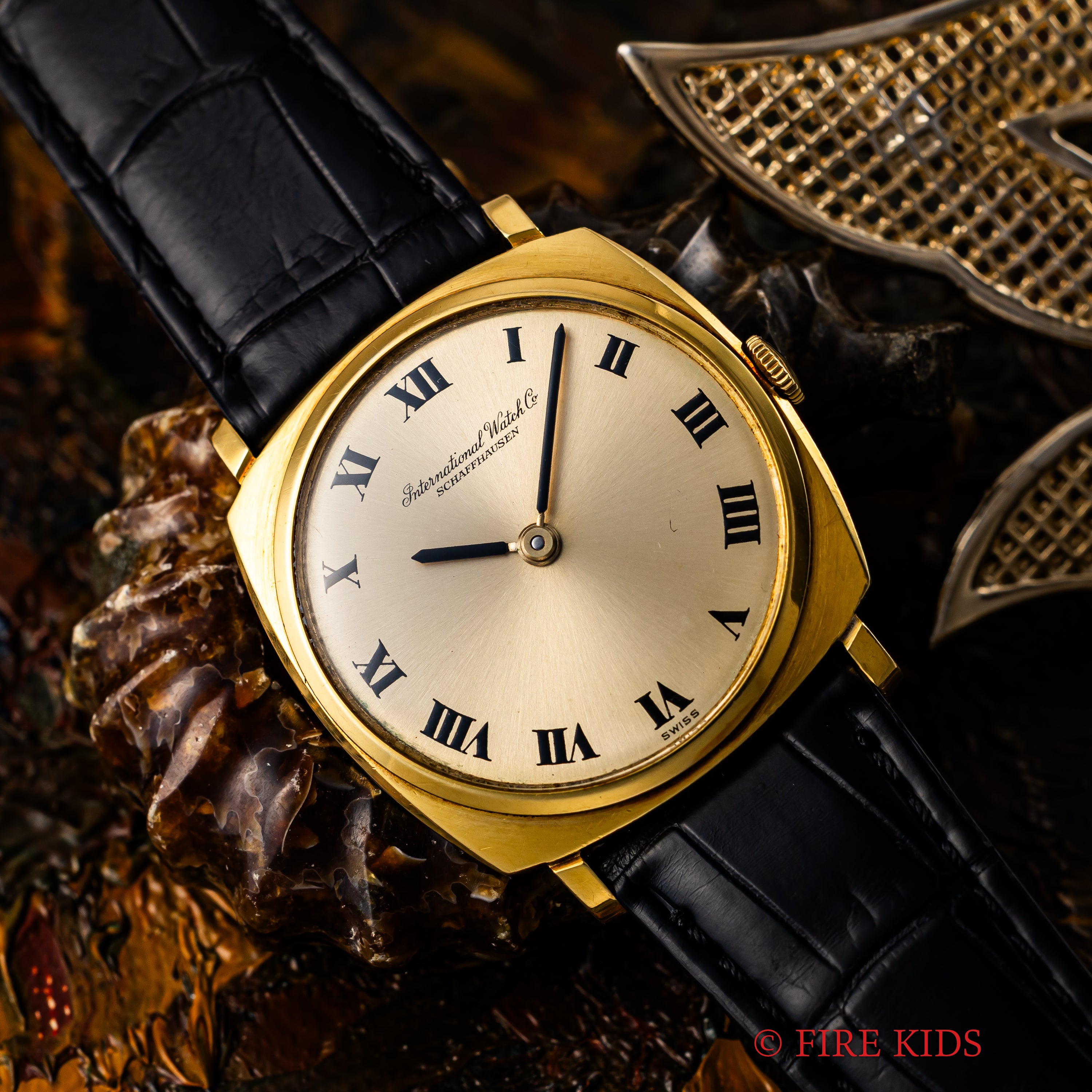 IWC 18金無垢 クッションケース 1966年製 ローマンダイヤル 手巻き Cal.422