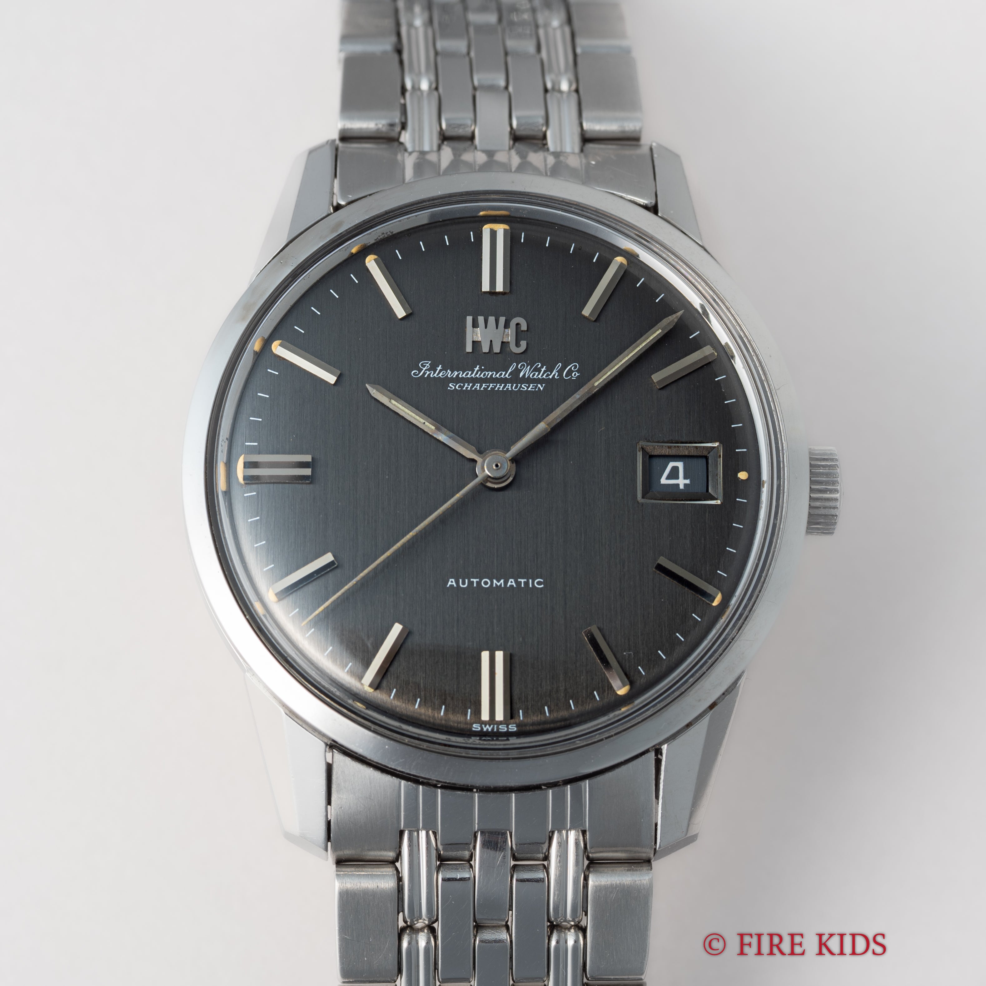 IWC 1970年製（昭和45年製） グレー文字盤ラウンドケース 自動巻き R810AD Cal.8541 純正ステンレスブレス