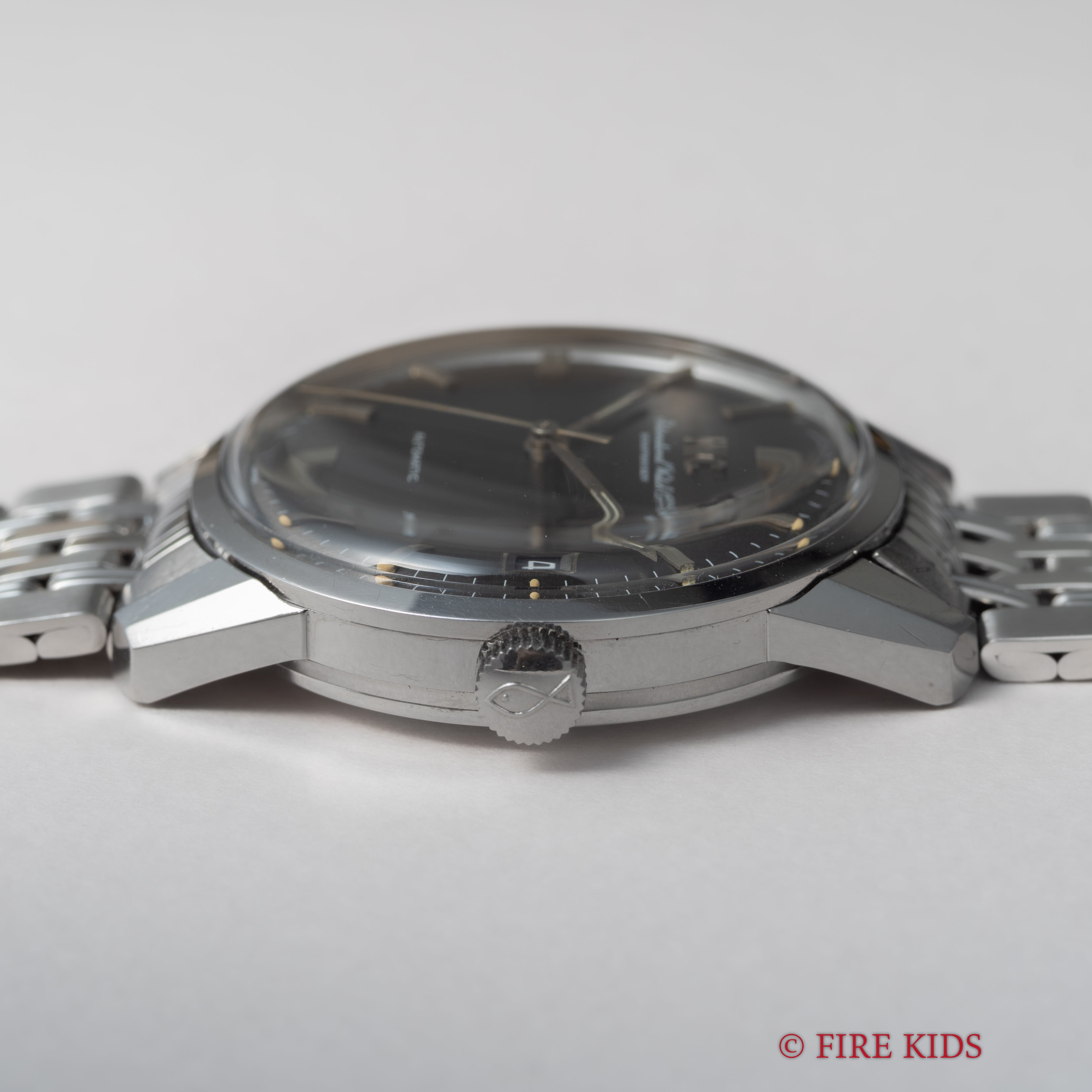 IWC 1970年製（昭和45年製） グレー文字盤ラウンドケース 自動巻き R810AD Cal.8541 純正ステンレスブレス