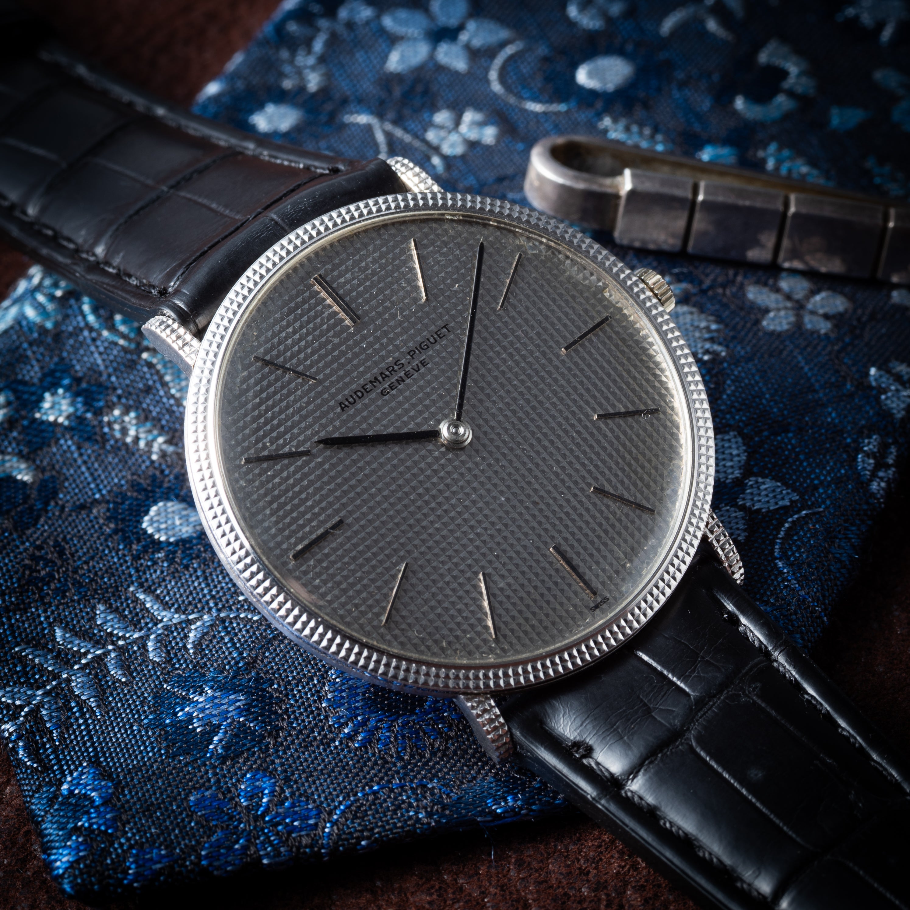 オーデマ・ピゲ ホブネイル 18金無垢ホワイトゴールド 1970年代製 自動巻 Cal.K2120 純正18KWG尾錠