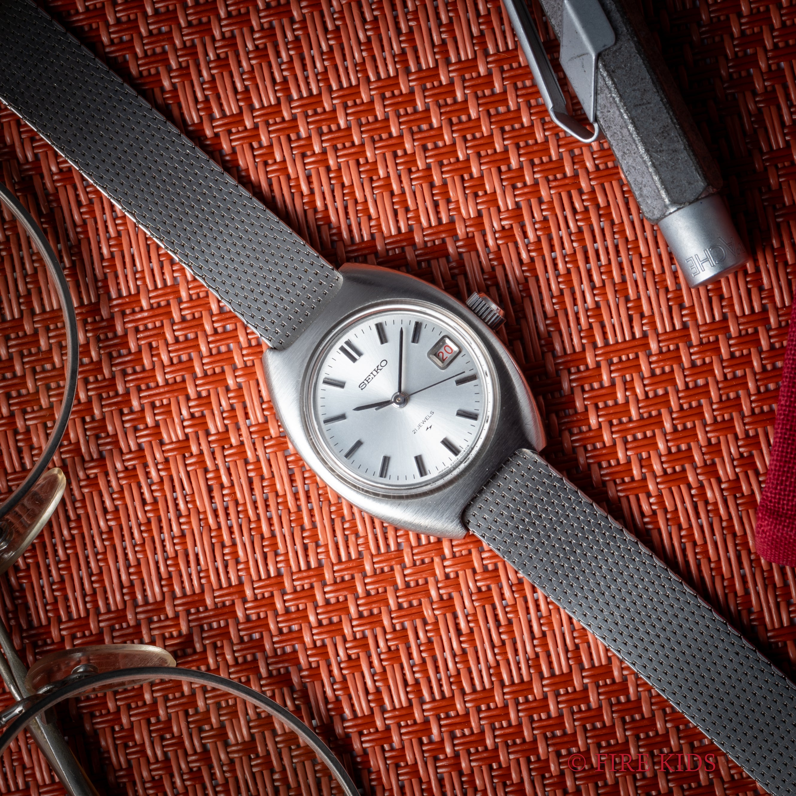 セイコー レディース Ref.2202-0100 1970年製 手巻き 赤カレンダー 純正ブレス