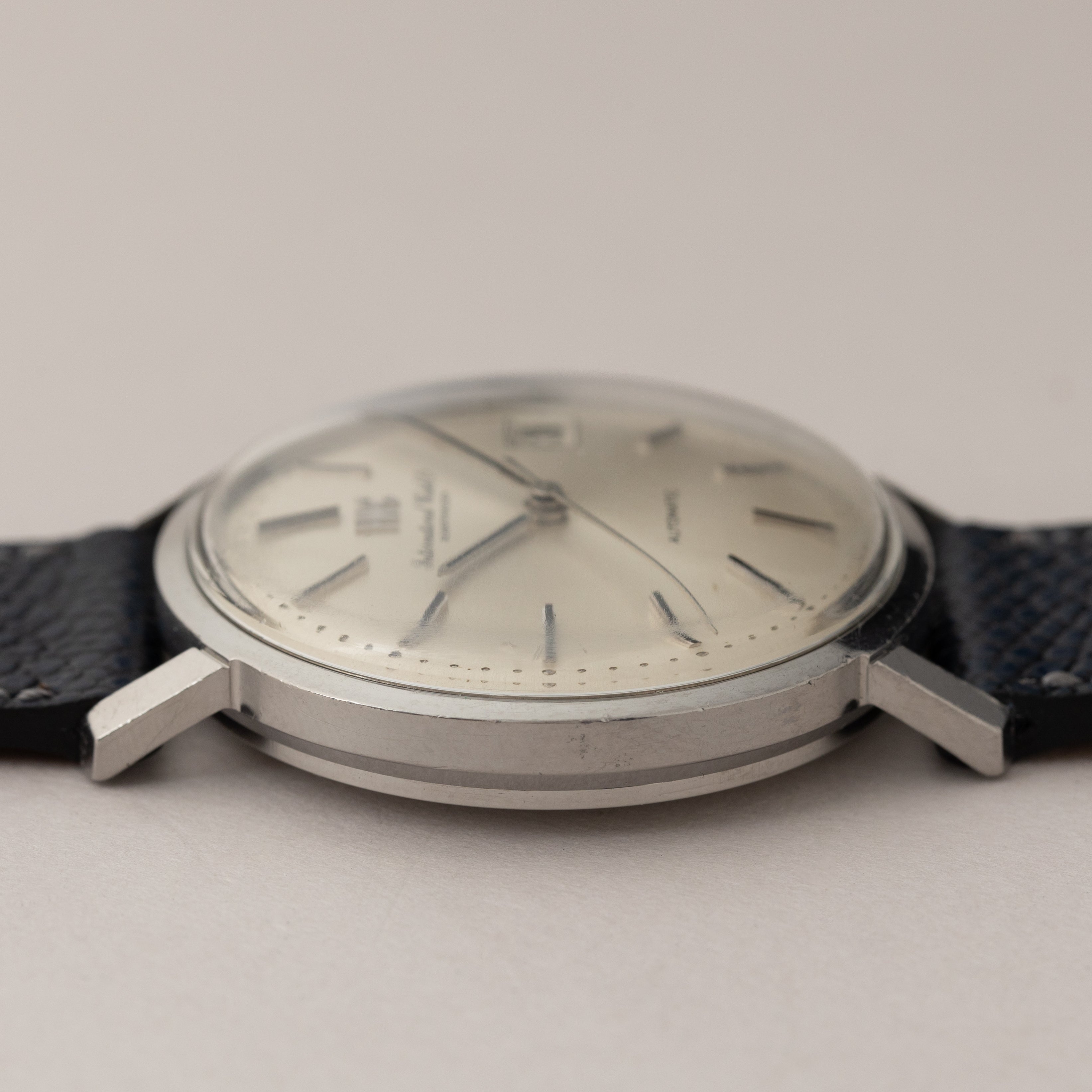 IWC ラウンド 自動巻き 1971年製 Cal.8541B お魚リューズ – FIRE KIDS