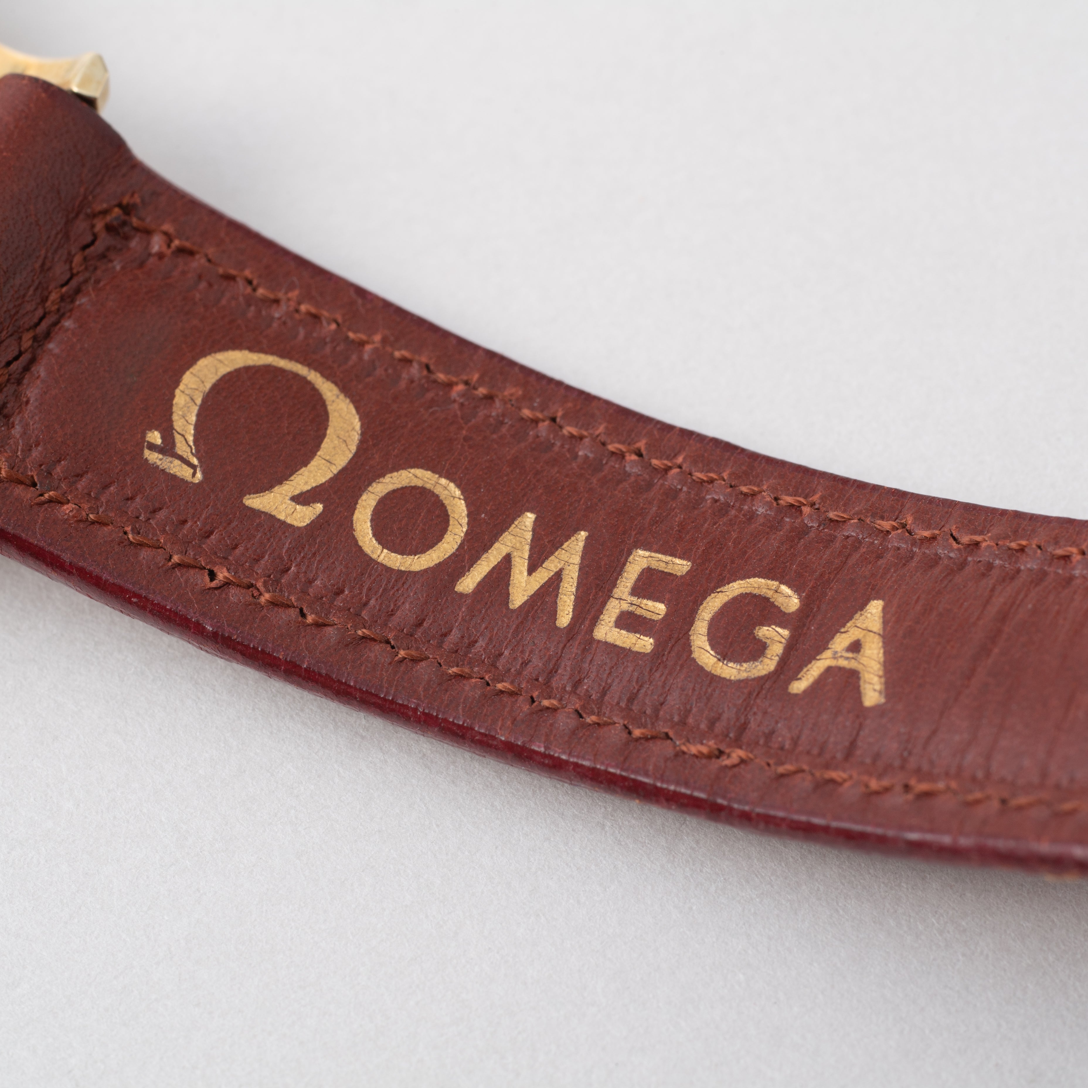 オメガ 14金無垢ケース 手巻き式 1956～57年製 ラウンド オリジナル革 
