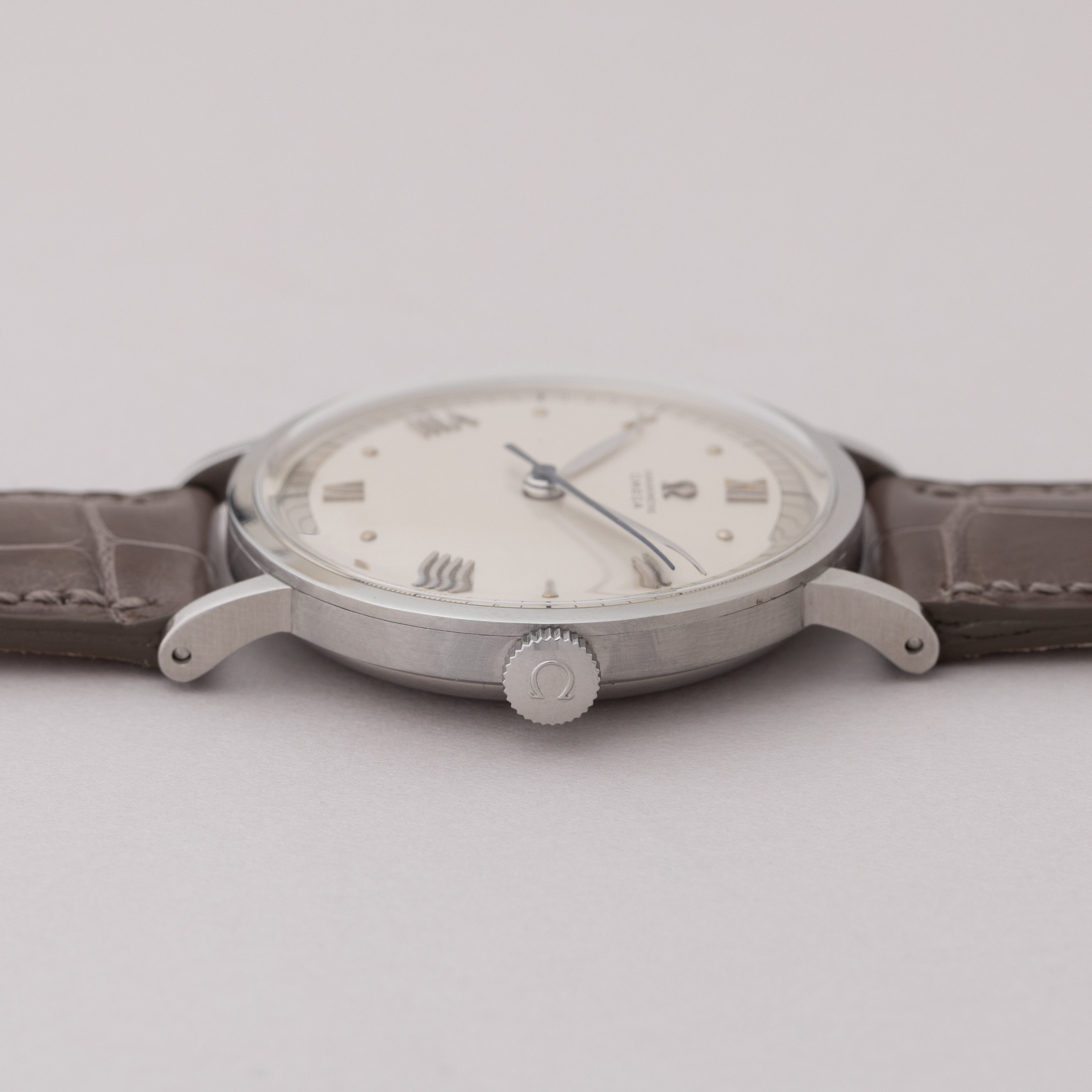 オメガ 30mmキャリバー クロノメーター 1944～46年製 Ref.2364-3 Cal.30T2RG 純正尾錠付き – FIRE KIDS