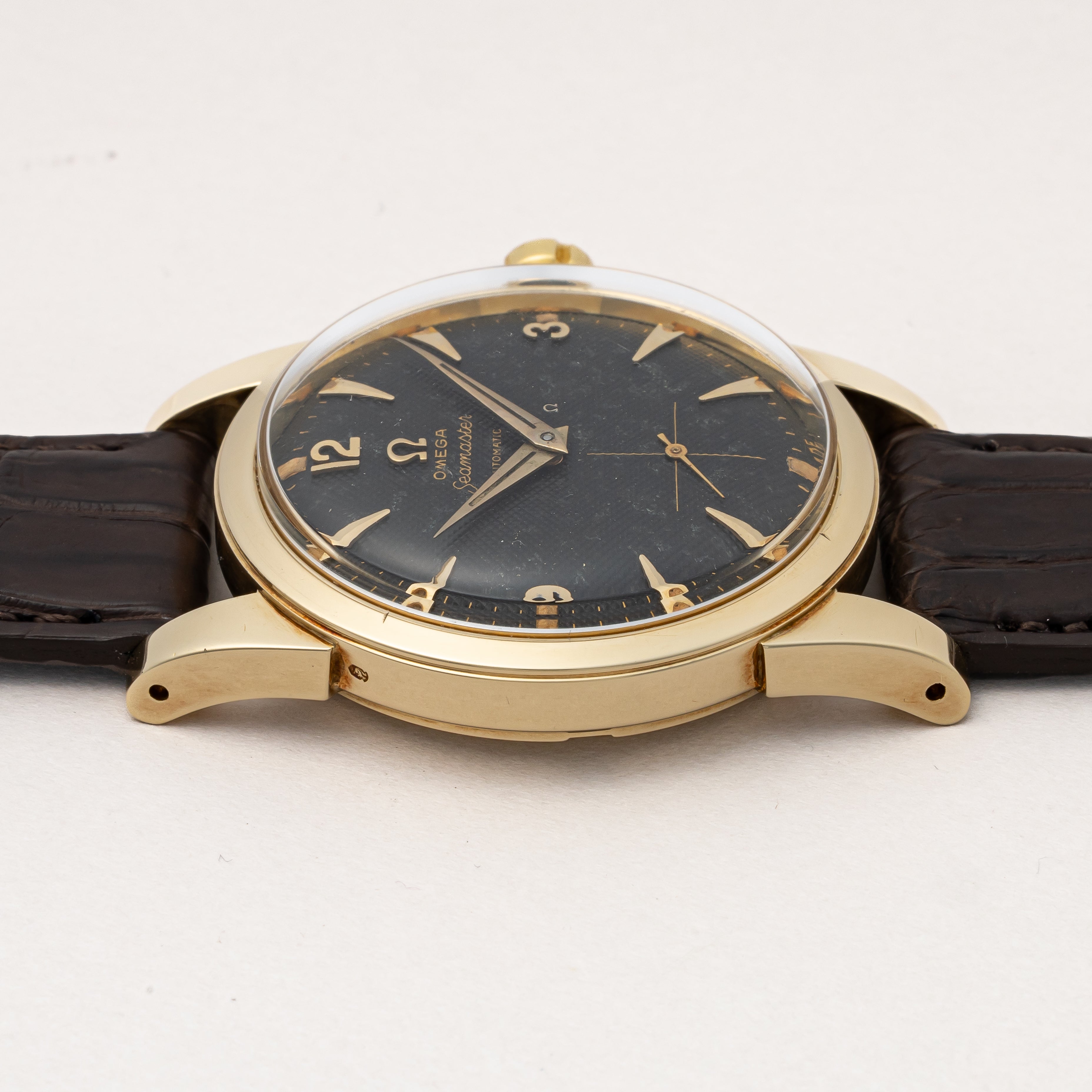 オメガ シーマスター 14金無垢ケース Ref.2576 ブラックギョウシェダイヤル 1952年頃