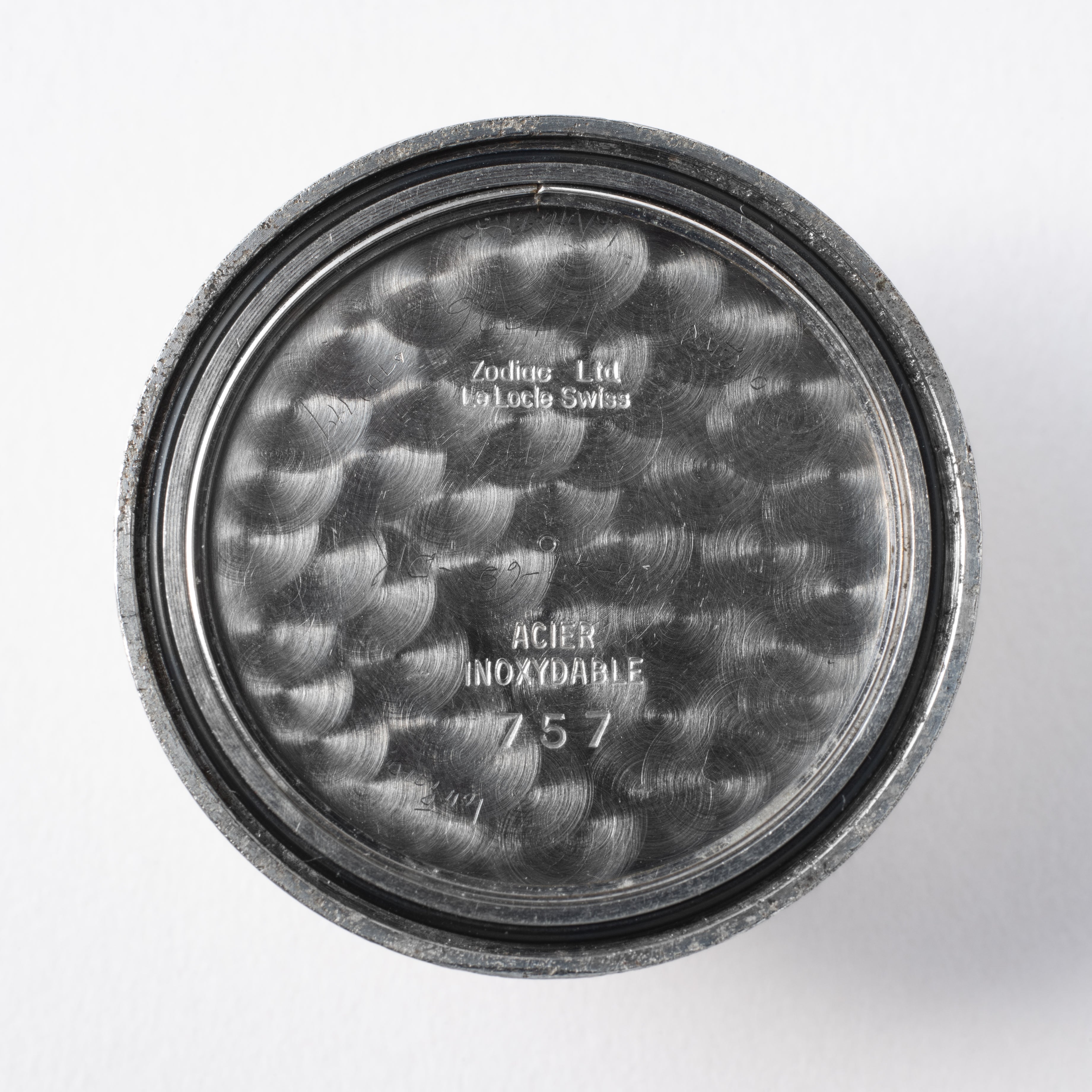 飛行機　置時計　両方のつばさにあります金色のプロペラが折れています。 プロペラ式飛行機 | ToMuCo - Tokyo Museum Collection