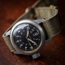画像をギャラリービューアに読み込む, ブローバ TYPEA17A 1950年代製 アメリカ軍用時計 コットンベルト
