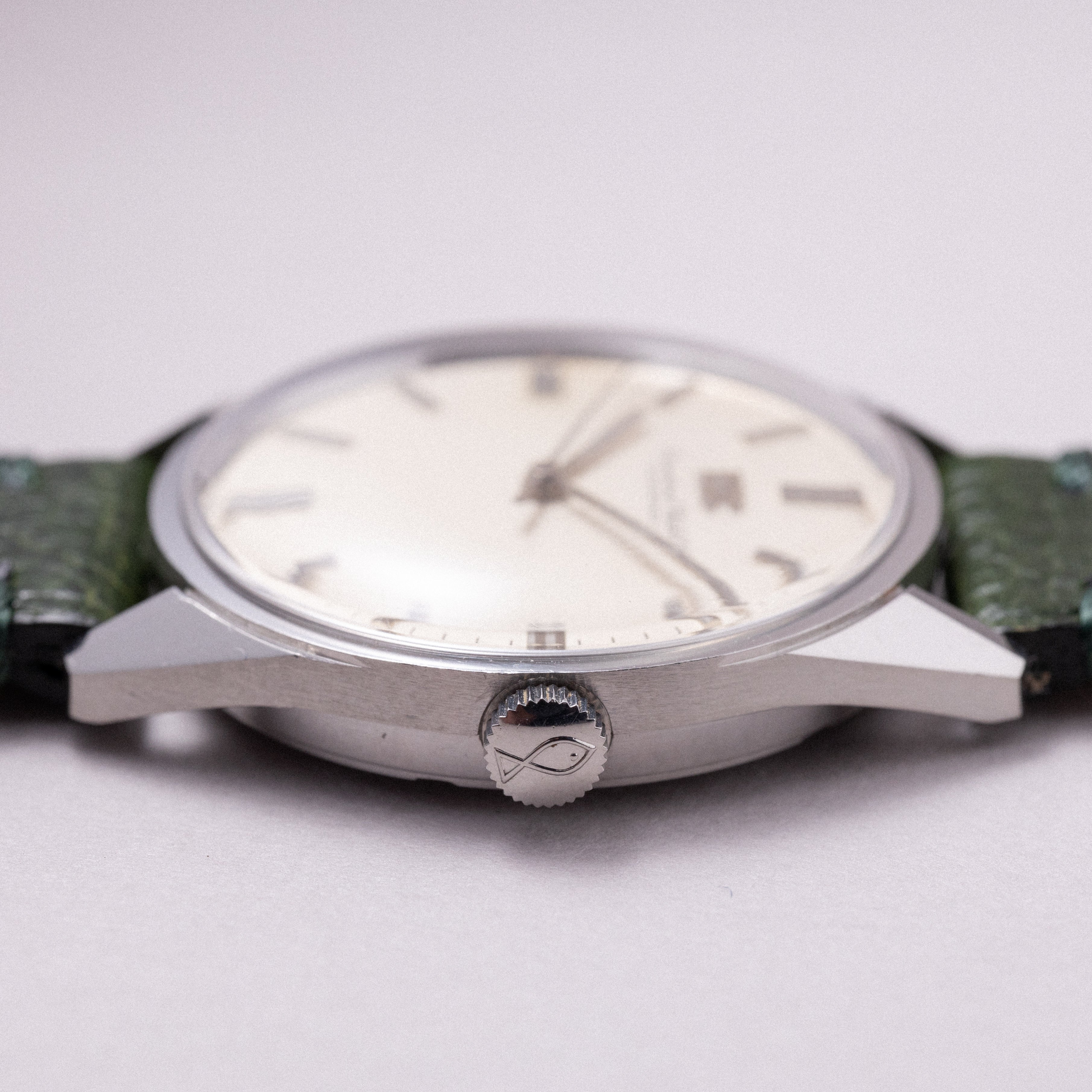 IWC ラウンド 1969年製 Cal.89 手巻き オールドインター R810 – FIRE KIDS