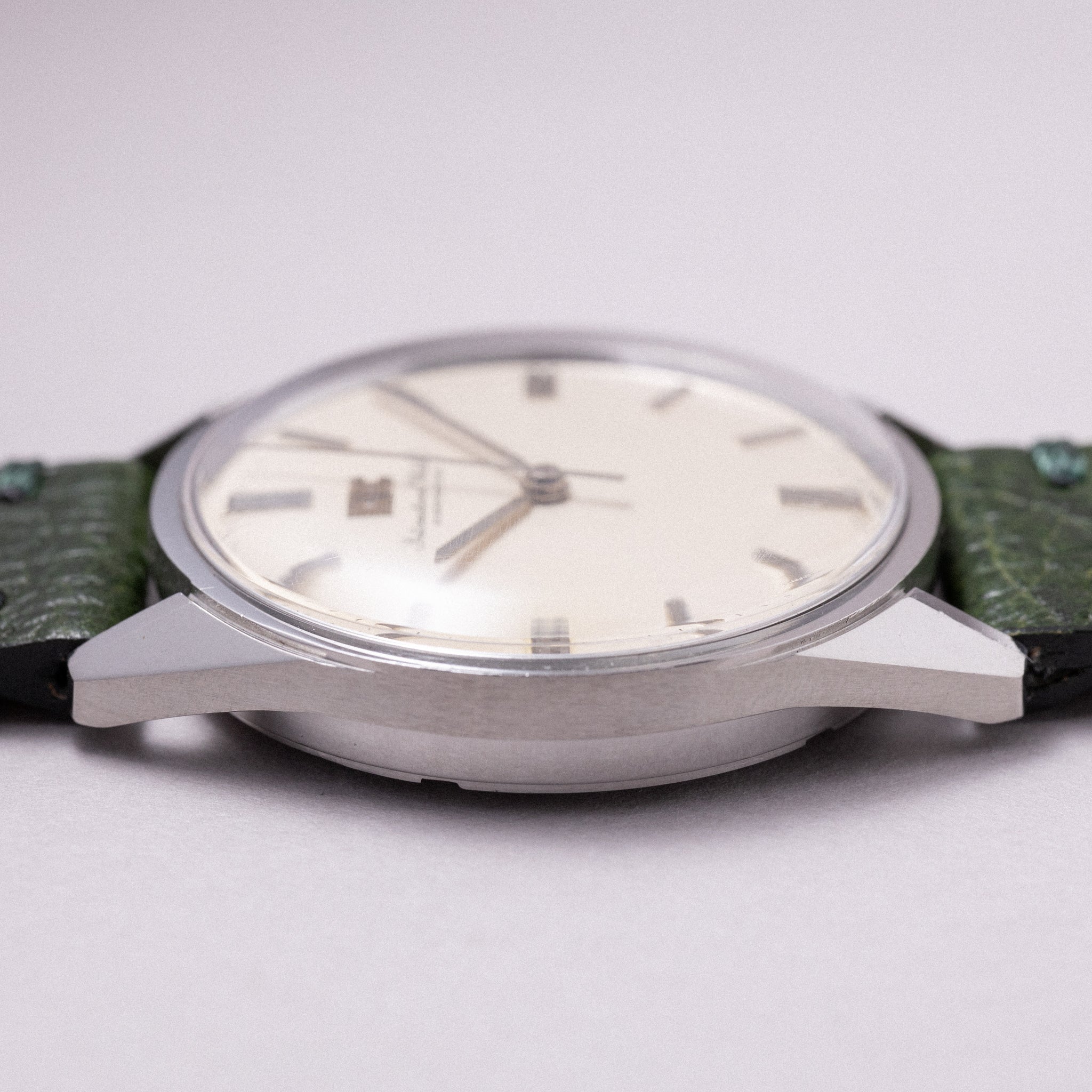 IWC ラウンド 1969年製 Cal.89 手巻き オールドインター R810 – FIRE KIDS