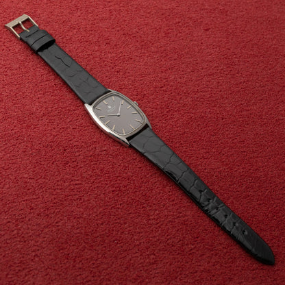 ユニバーサルジュネーブ トノー型 手巻き 1970年代 縦タペストリーダイヤル 純正尾錠付き